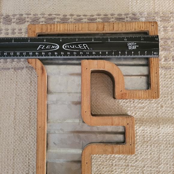 F wall decor - Picture 7 of 7